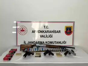 Afyon'da Jandarma Silah Operasyonu: Çok Sayıda Silah Ele Geçirildi
