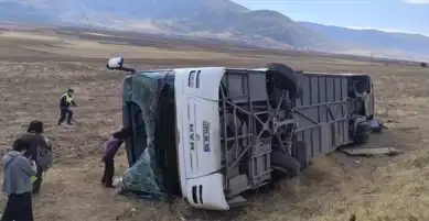 Afyon'da Tur Otobüsü Kazası: 22 Yaralı
