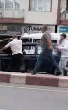 Yol Verme Kavgası: Sürücü Dövdü