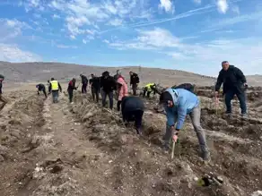 Fidanlarla Anıldı Ata