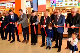 AK Partili Başkan'ın İstifasına Neden Olan Burger King Açılışı