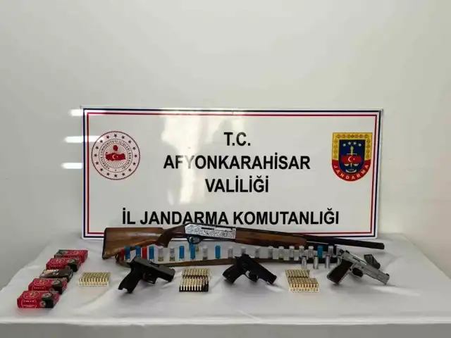 Afyon'da Jandarma Silah Operasyonu: Çok Sayıda Silah Ele Geçirildi