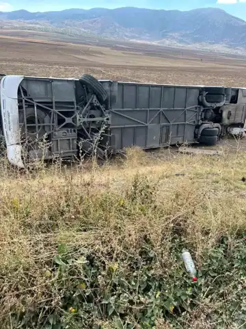 Afyon'da Turist Otobüsü Kazası: 20 Yaralı